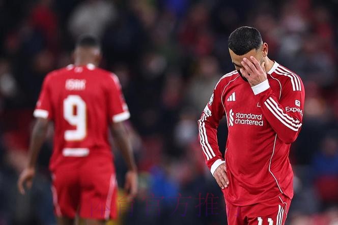 联手做掉主帅？利物浦3核心失误送3球 队长排球动作送点+头牌散步